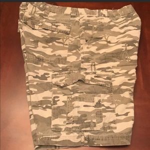 Wrangler 36 Camo shorts